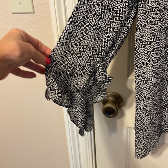 Chicos design, size 2, 100% silk blouse - Picture 3 of 9